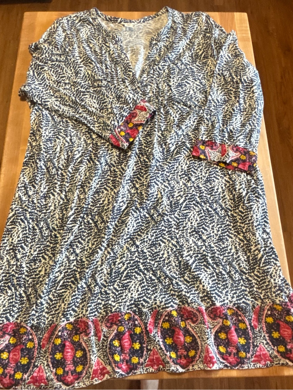 Lucky Brand Navy and Cream Speckled V-Neck Top